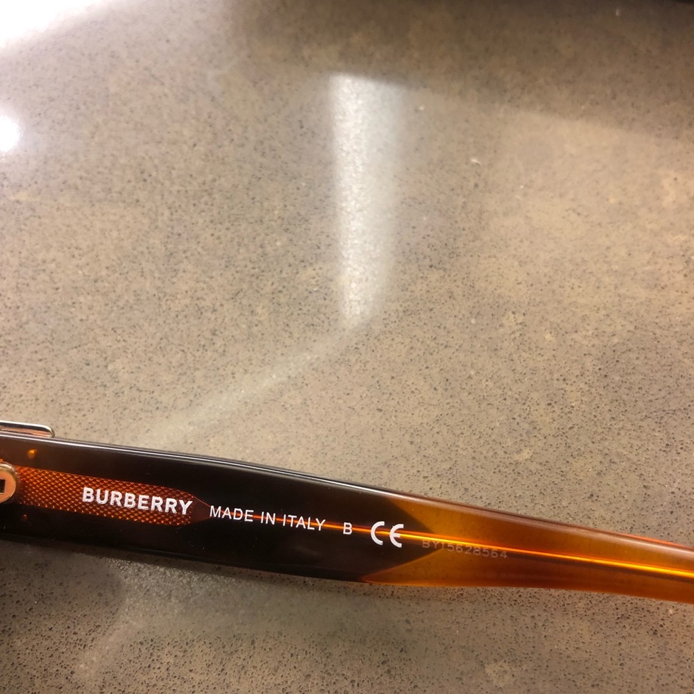Burberry Sunglasses w/ Hard Case - Picture 7 of 8